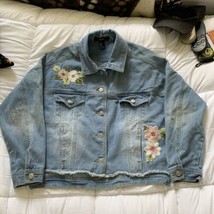Forever 21 Cropped Distressed Embroidered Jean Jacket Size Small - £15.55 GBP