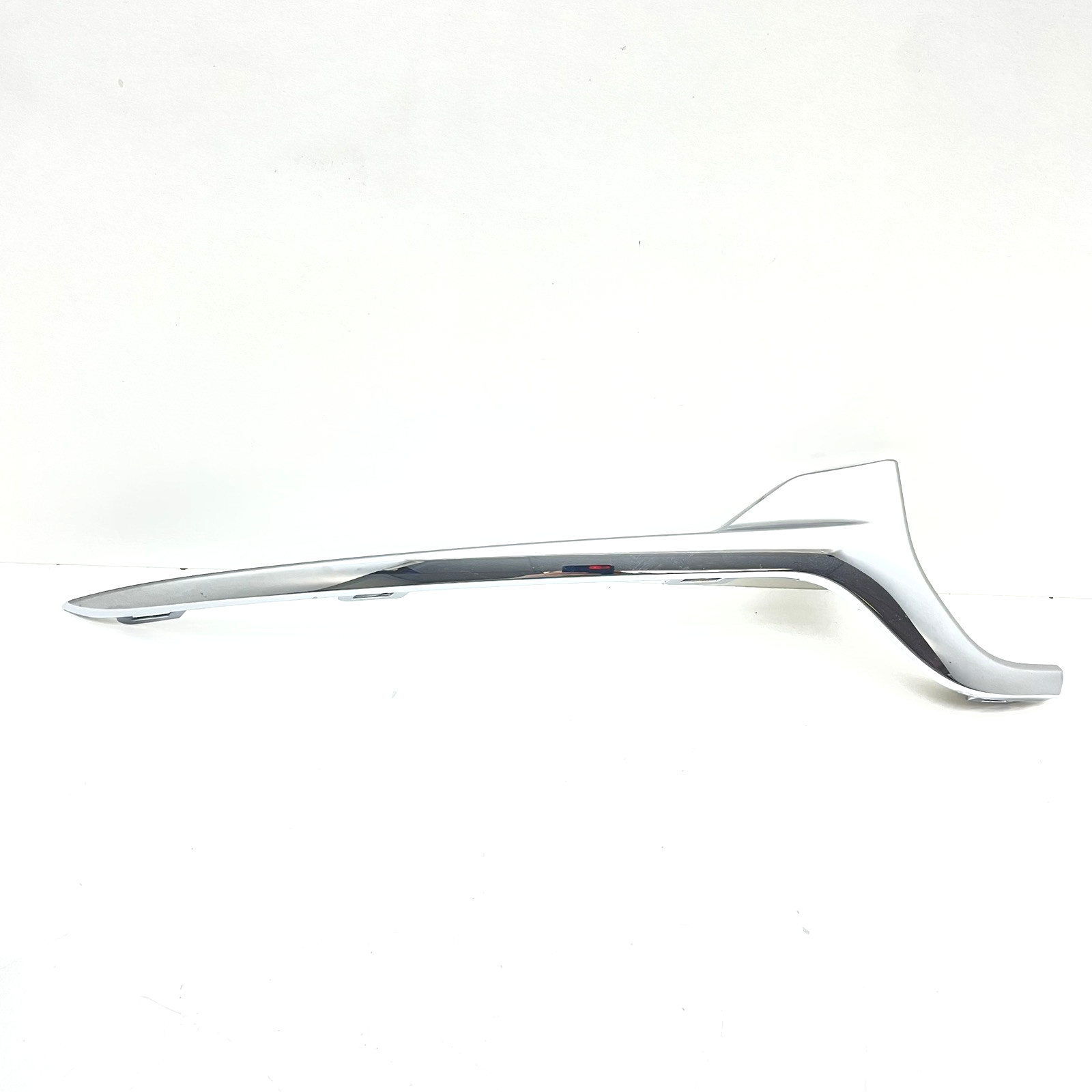 2021 to 2023 Jeep Grand Cherokee Front Grille Bottom Right Trim Chrome OEM - $18.99