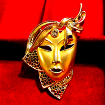 VTG~Gold tone Venetian Mask~Rhinestone Brooch Pin - £24.53 GBP