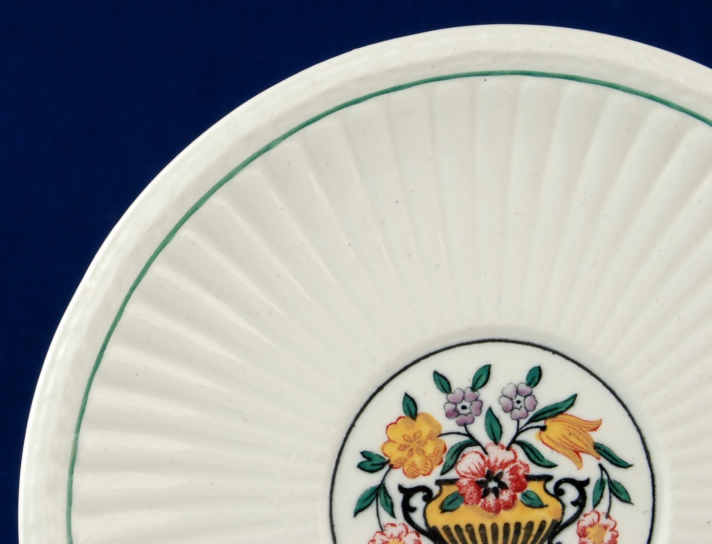 Wedgwood Trentham - Red A6770 4-Pc EDME Cup 2 Saucers + Bread Plate Etruria Item image 9