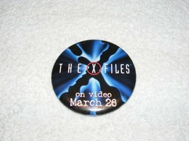 New 1996 &quot;The X Files On Video March 26&quot; Video Promo Pin Back Button Badge - £20.77 GBP