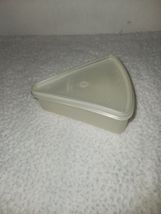 Tupperware Pie Slice Keeper Container 269 With Lid - $7.92