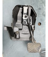 2003-2006 Mercedes E320 W211 Brake Pedal Assembly W/ Bracket A2116840918... - $555.79 MXN