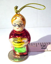 Grandma holding Pie Ceramic Miniature Christmas Ornament vintage 1990s - £6.97 GBP