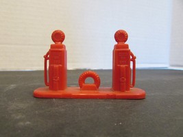 Vtg Plastic O/S  Scale Gas Station Pumps w/tire  Red White Part   PR - $51.97 MXN
