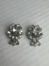 Vintage Silver Color Clip-on Earrings With Clear Round Crystals Cluster ... - $186.21 MXN