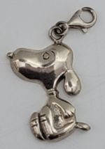 P EAN Uts Snoopy Silvertone Charlie Brown Charm Pendant Clip - £7.96 GBP