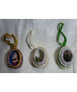 Vintage Christmas Ornaments Lot of 3 Diroma Real Eggs Santa Holly Handma... - €22,79 EUR
