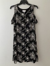 Signature By Robbie Bee Dress Medium Black White Floral Lace Cold Should... - $22.65