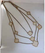 White Clover 3 strand necklace - $272.96 MXN