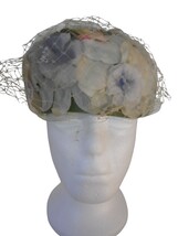 Vintage Women&#39;s Floral Capulet Hat with netting Blue Greens Union Made - $847.34 MXN