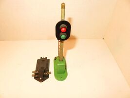 LIONEL TRAINS POST-WAR 153 BLOCK SIGNAL W/PLATE- WORKS FINE- 0/027- GOOD... - $26.55