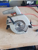 Vintage Black and Decker 7 1/4 Model 7301 Circular Saw rpm 4900 - $17.99