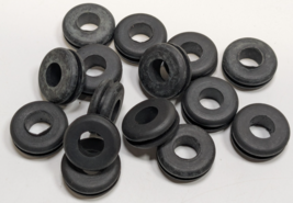 Lot of 15 NOS OMC Evinrude Johnson 551426 0551426 Grommets - €11,80 EUR