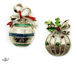 Vintage Signed Gerrys Christmas Ornaments Pins - Decorated Balls w Bows ... - £17.18 GBP
