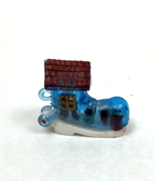 Vintage Cracker Jack Old Woman Lived In Shoe Charm Prize Toy Plastic 195... - €24,86 EUR