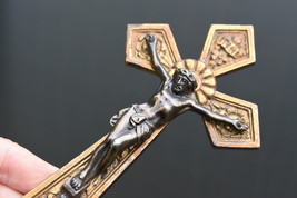 ⭐ vintage crucifix metal ,religious wall cross ⭐ - £37.88 GBP