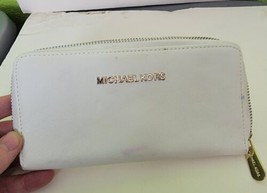 Michael Kors Leather Zip Around Full Size Wallet White - £39.44 GBP