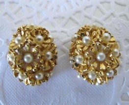 Vintage Gold Tone &amp; Pearl Cluster Dome Clip Cocktail Earrings Unmarked 60s? - £14.87 GBP