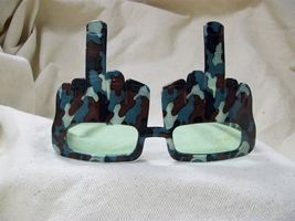 Camo Redneck Salute Costume Glasses Middle Bird Finger Camouflage Fun Hi... - $12.41 CAD