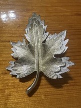 Vintage Brooch Leaf Pin Sarah Coventry Textured TWO-TONE Silver Gold - £13.05 GBP