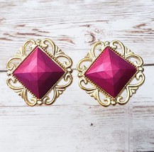 Vintage Clip On Earrings Pink with Ornate Gold Tone Halo - £11.35 GBP