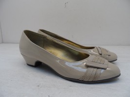 Soft Style Women&#39;s Slip On Pump Dress Shoe HSS1097-252 Taupe Size 6.5M - £19.61 GBP