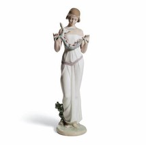 Lladro 01008510 Sweet Victoria Figurine New - $410.00