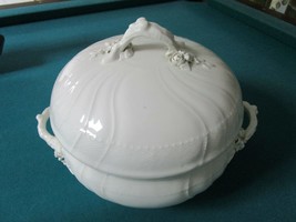 KPM round 9 x 12 Blanc de Chine Soup Tureen SCEPTER MARK - $417.47