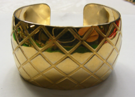 Vintage Cuff Bracelet Gold-Tone Metal Diamond Cut Design 15-N - $643.06 MXN