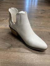 Pierre Dumas women&#39;s westin bootie White - $34.00