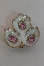 VTG. LEFTON CHINA LEAF SHAPE ROSEBUD GOLD TRIM TRINKET DISH EUC RG81 - $270.56 MXN