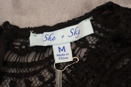 She + Sky Dress Womens Medium Black Knee Length Short Sleeve V-Neck Lace Accent - £23.72 GBP