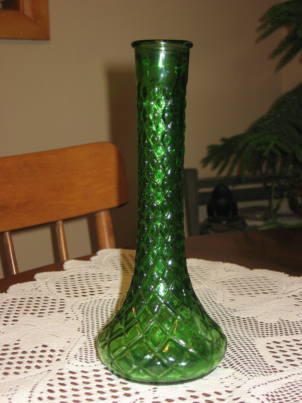 E O Brody-Emerald Green Bud Vase- Diamond #4092- 9"- USA- VTG-1980's - $10.00