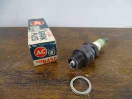 Genuine GM ACDelco Spark Plug R45S NEW OLD STOCK - $5.94