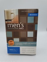 New Men&#39;s Devotional Bible by Zondervan Staff (2006, Hardcover) - $9.71