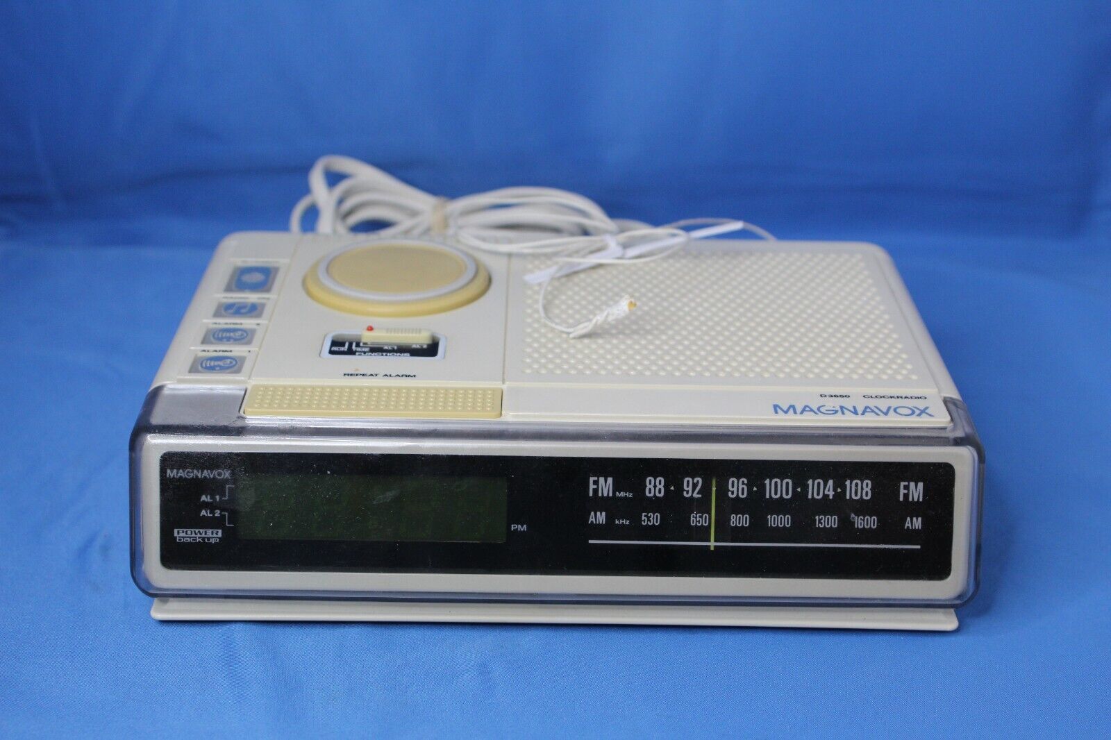 Magnavox D3650 Alarm Clock Radio The Nightline 80s vintage scroll wheel - $24.63
