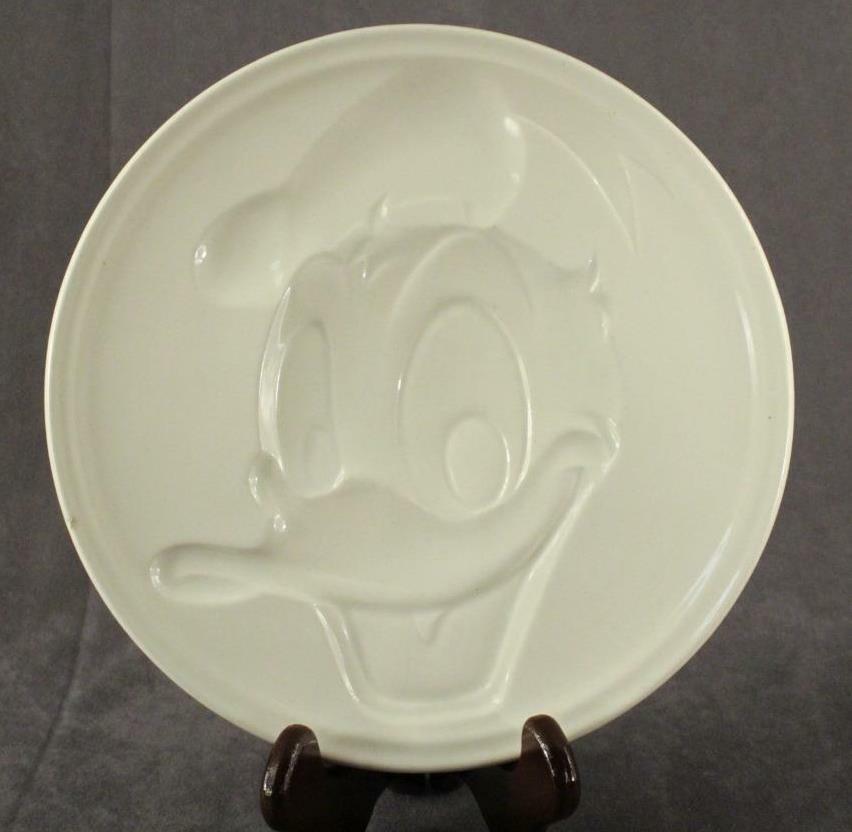 Vintage Walt Disney 1976 Donald Duck Cartoon Glazed Wall Plate Hanging 8.75" - $17.87