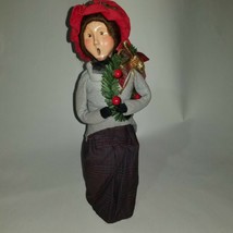 2000  Byers Choice Carolers female With Wreath plaid dress #15 - £44.53 GBP