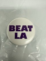Button works 1.5” Beat LA button Purple And White - $183.60 MXN
