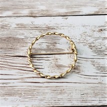 Vintage Brooch / Pin - Twisted Gold Tone Circle - £10.38 GBP