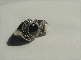 VINTAGE OPAL &amp; ONYX .925 SILVER RING OFFSET DOUBLE SETTING - £51.95 GBP