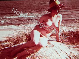 1950s Pretty Nude Woman Sun Hat Shore Beach Pin-up 35mm Color Slide - £5.14 GBP