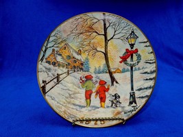 Dom Mingolla Christmas Plate ~ 1975, Walking Home On A Snowy Lane, Gorham China - $12.69