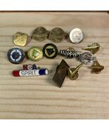 Lot of Pins United Way Womens Realtors Lifesavers club - $183.31 MXN