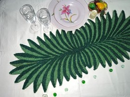 Vajilla de lujo hecha a mano con cuentas corredor de mesa hojas verdes... - $70.37
