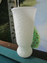 Napco Usa 1166 9 1/2 Milk Glass Textured Vase - £35.61 GBP