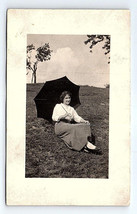 RPPC Vero Foto Cartolina Giovane Donna Con Ombrello - $78.93