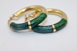 Vintage 750=18K Yellow Gold Green Enamel Hoop Earrings 21mm 3.3 grams - £261.26 GBP