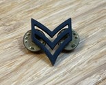 US Army Sergeant E-5 Black Hat Cap Badge Pin KG JD - $9.90